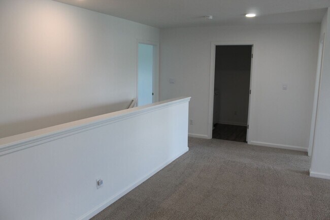 Building Photo - Beautiful 5 BR in Danville!