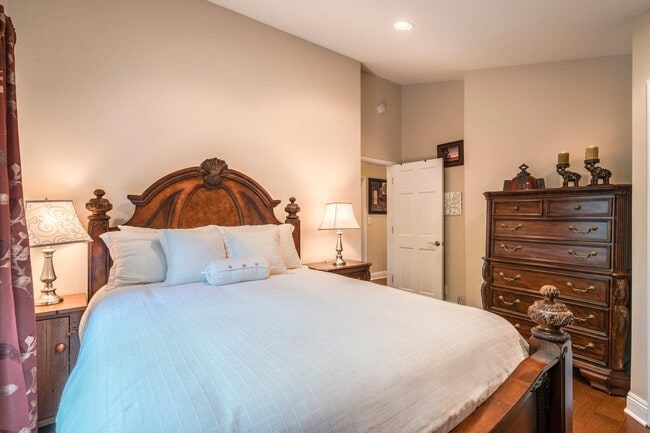 Building Photo - 5734 Fairview Pl