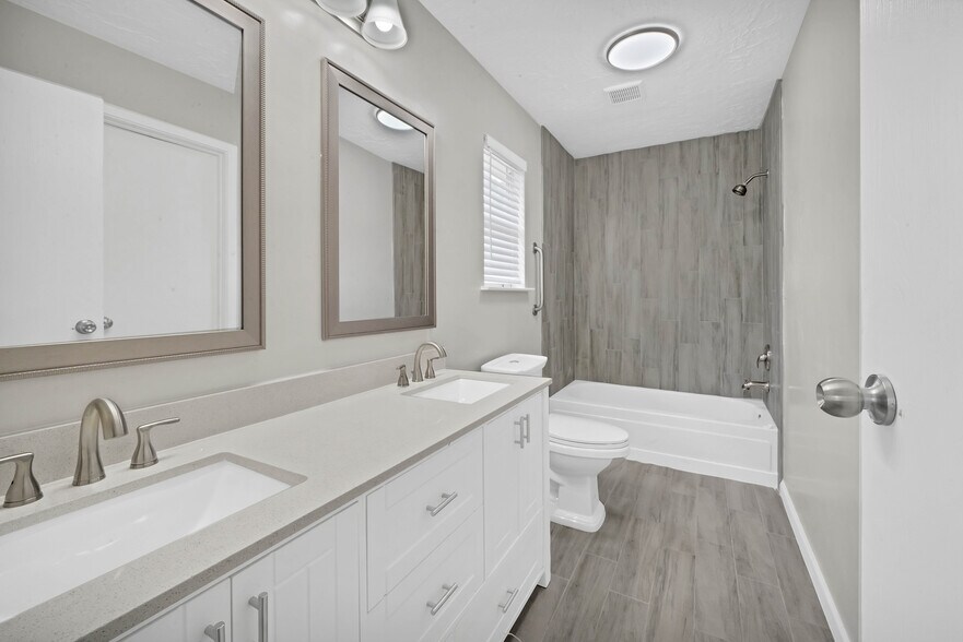 Master Bath - 1211 Sand Stone Dr