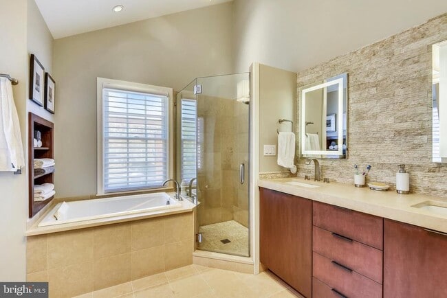 Building Photo - 317 S Union St