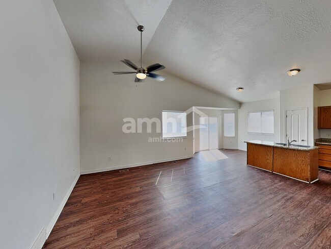 Building Photo - 8073 S Madison Nan Dr