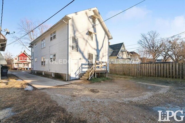 Building Photo - 4117 Vermaas Ave