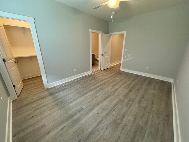 Building Photo - 3BD/3.5BA - UNIT @ THE RESERVE