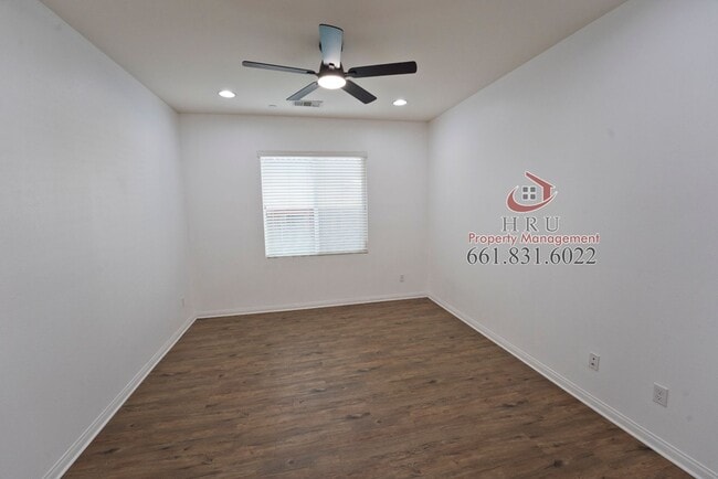 Building Photo - Stunning 4-bedroom, 3-bathroom home