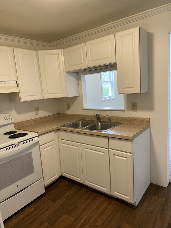 Building Photo - 5009 Hoagland Ave