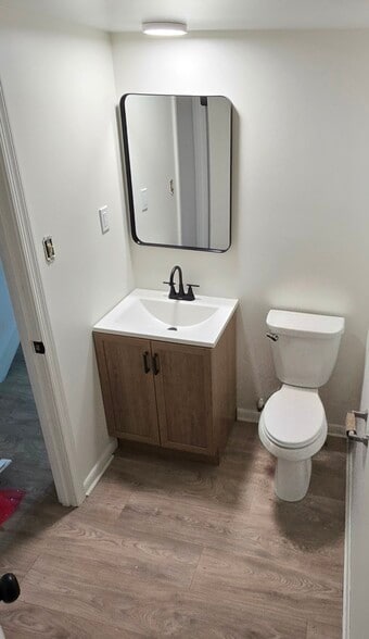 Building Photo - 2209 Shore Dr