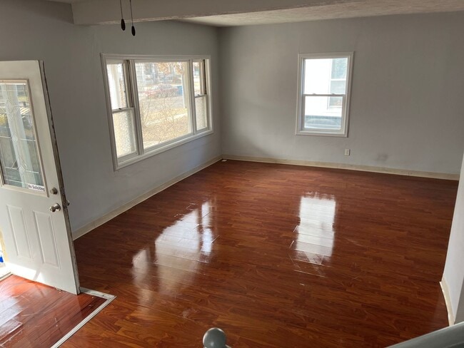 Building Photo - Great 2br/2ba home with large yard and large bonus room!