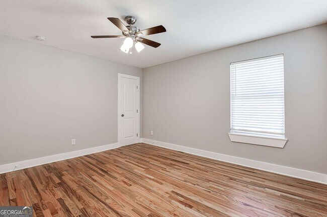 Building Photo - 870 Gaston St SW