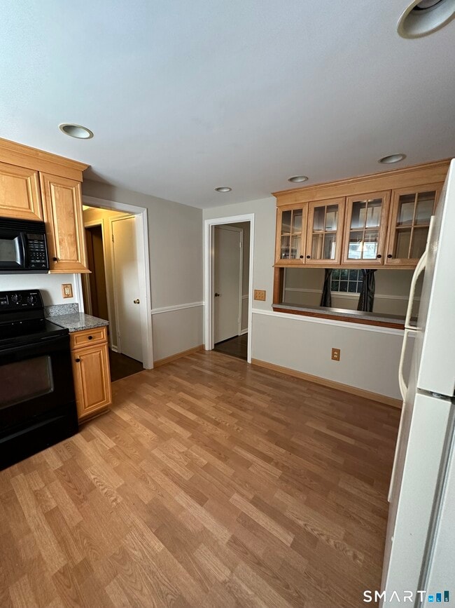 Building Photo - 26 S Glenwoods Rd