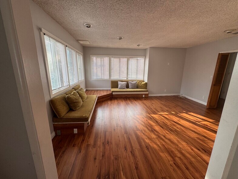 Building Photo - 5208 Wilkinson Ave