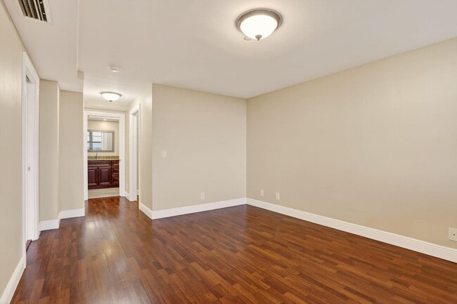 Building Photo - 3499 Oaks Way