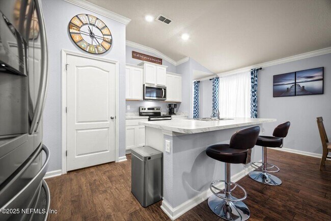 Building Photo - 6092 Bucking Bronco Dr
