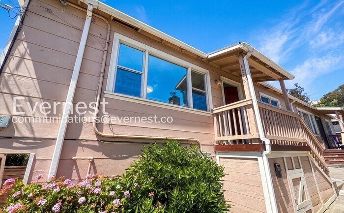 Building Photo - 6618 Laird Ave