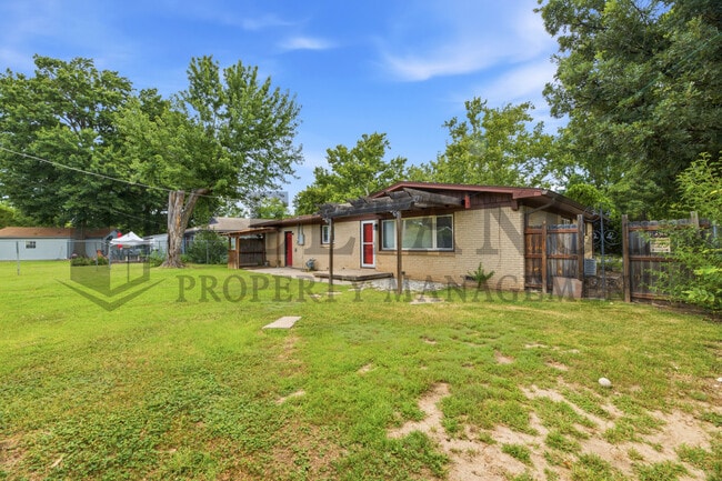 Building Photo - 9923 W Binter Ln