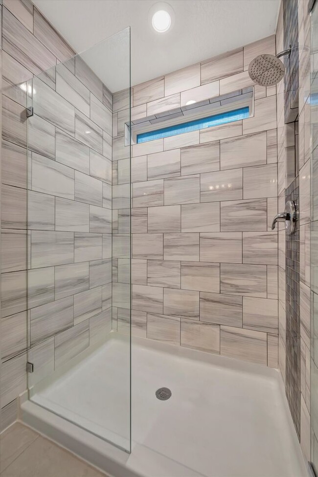 Building Photo - Newer Build - Parrish 3 Bedroom Home with ...