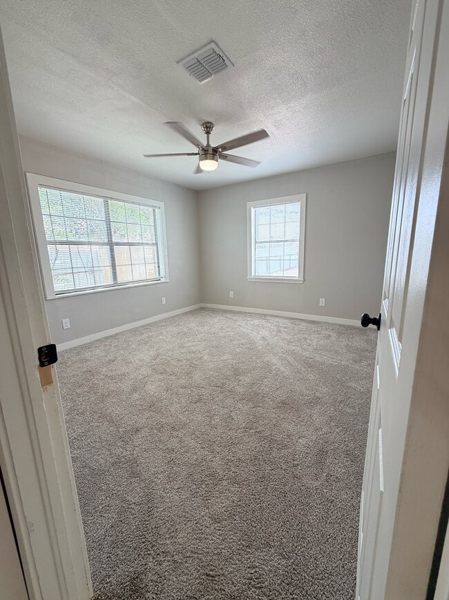 Building Photo - 1421 Lauderdale Ave