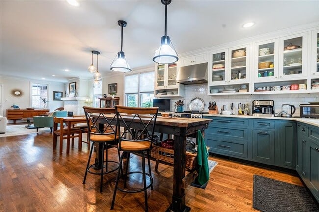 Building Photo - 360 8th St NE