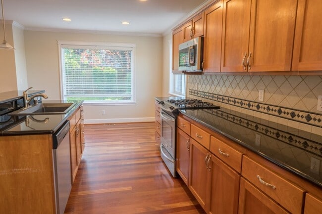 Building Photo - 4Bd/3.5Ba Seattle House