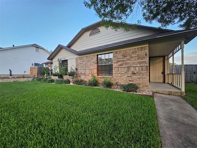 Building Photo - 12303 Alderbrook Dr