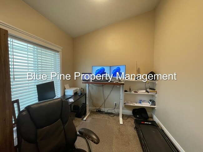 Building Photo - 705 Wilshire Pl