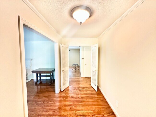 Building Photo - 621 Hanover Ct