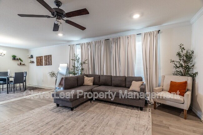 Building Photo - 10406 Labrado Dr