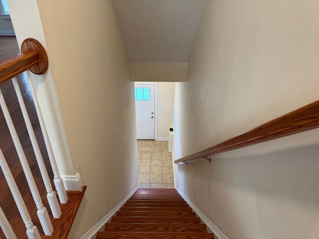 Building Photo - Beautiful Townhome in Spring Oaks!