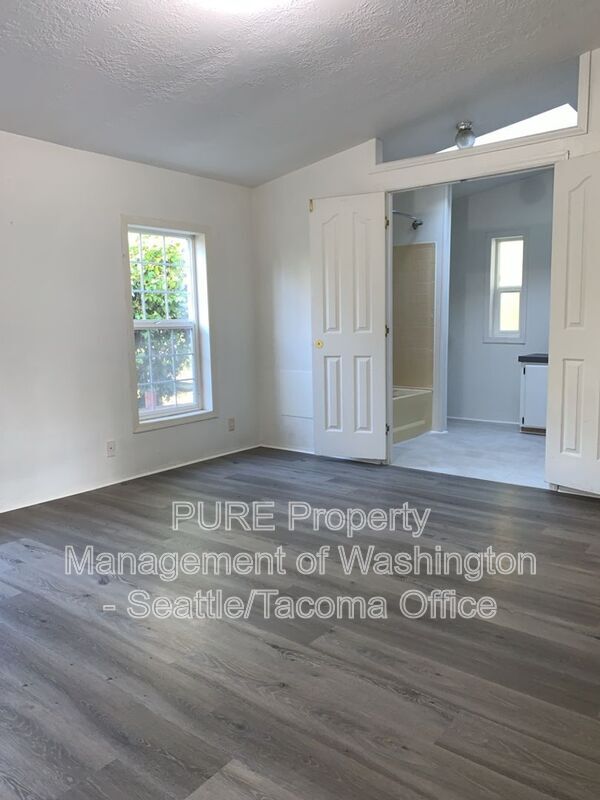 Building Photo - 16008 34th St E