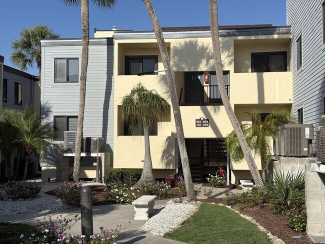 Building Photo - 700 Golden Beach Blvd