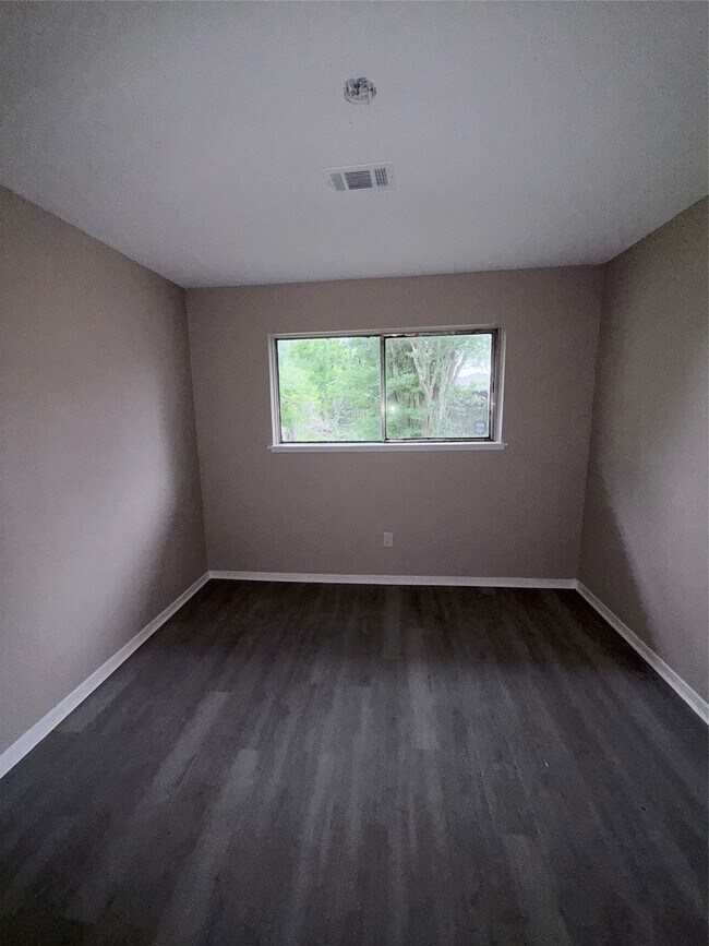 Building Photo - 4031 Marchant Rd