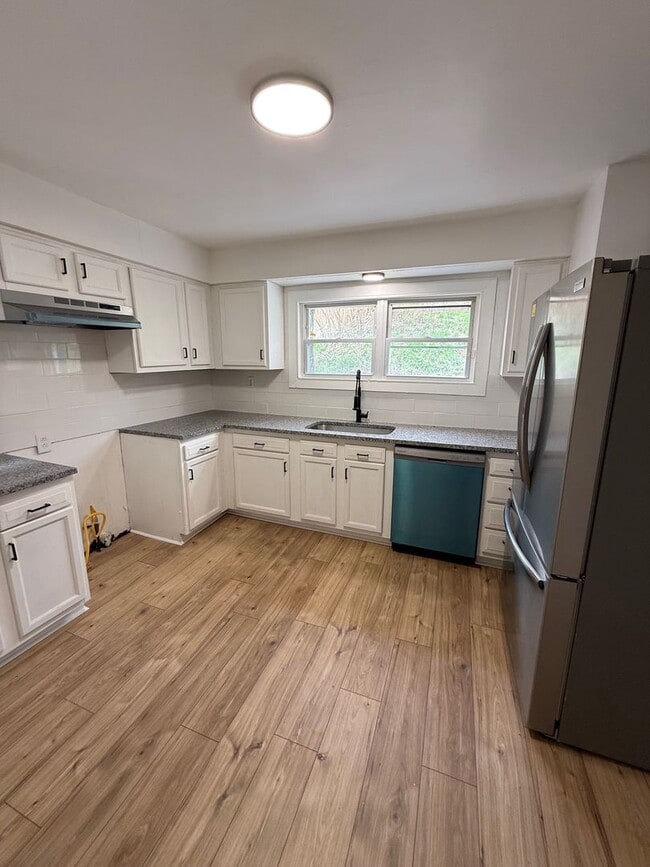 Building Photo - Newly Renovated 3 Bedroom in Swissvale- Spacious Single Family Home!