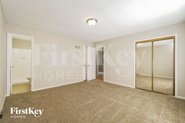 Building Photo - 2906 NW 3rd Terrace