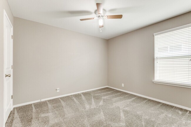 Building Photo - WILDHORSE AT TAUSCH FARMS RENTAL