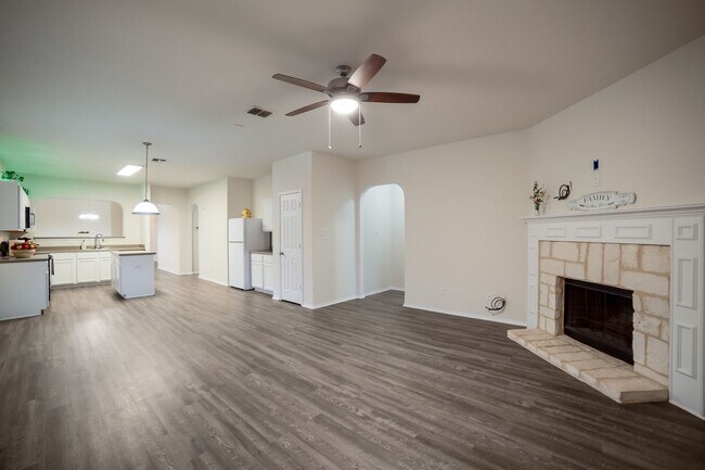 Building Photo - 27110 Saddlefoot Way