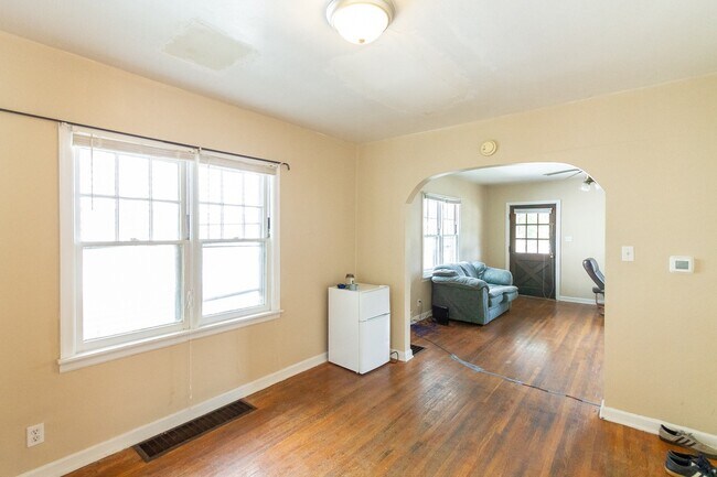Building Photo - 1526 W Jackson St