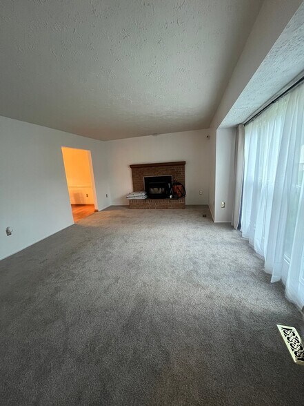 Building Photo - 2450 Indian Ct
