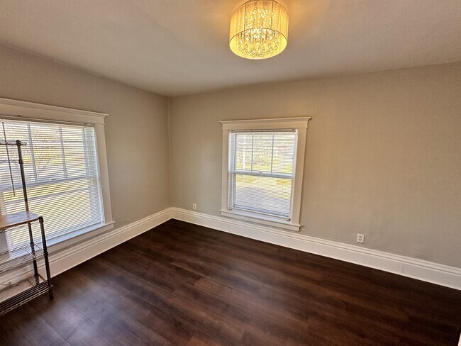 Building Photo - 334 Raymond St