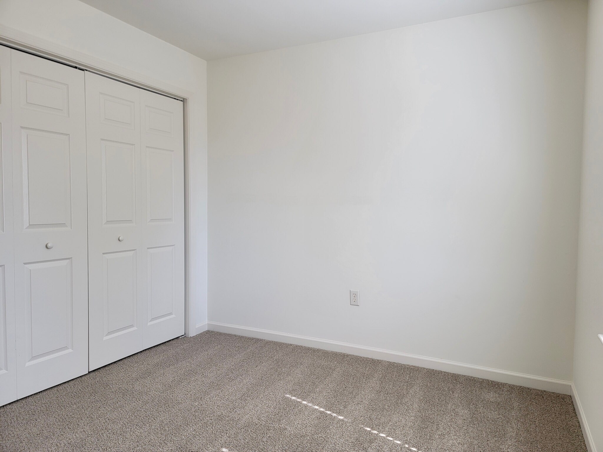 Building Photo - 5206 Brook Dr
