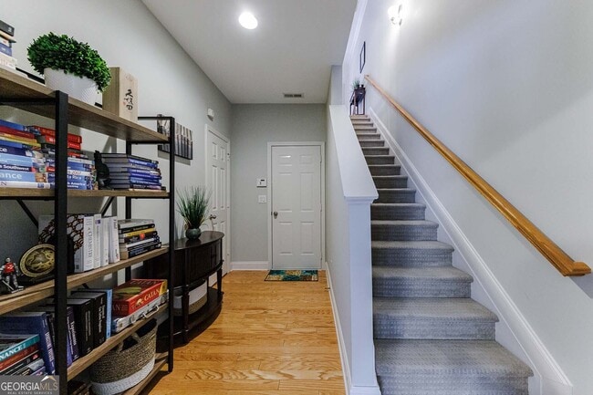 Building Photo - 2022 Cobblestone Cir NE