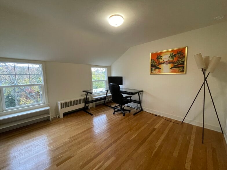 Building Photo - 206 Eastwood Ave