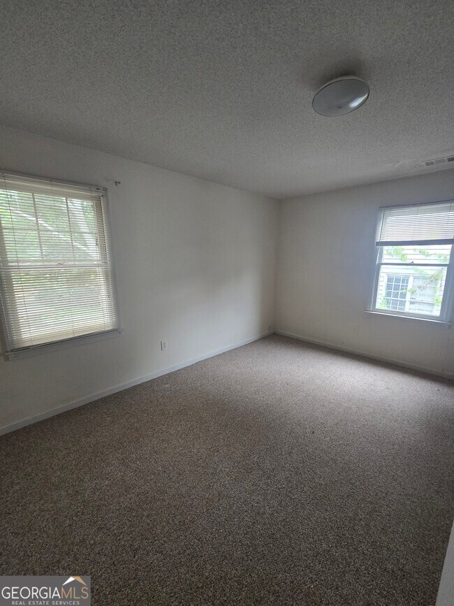 Building Photo - 3490 Runnymeade Dr
