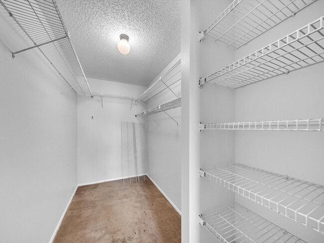 Building Photo - 4156 Inverrary Dr