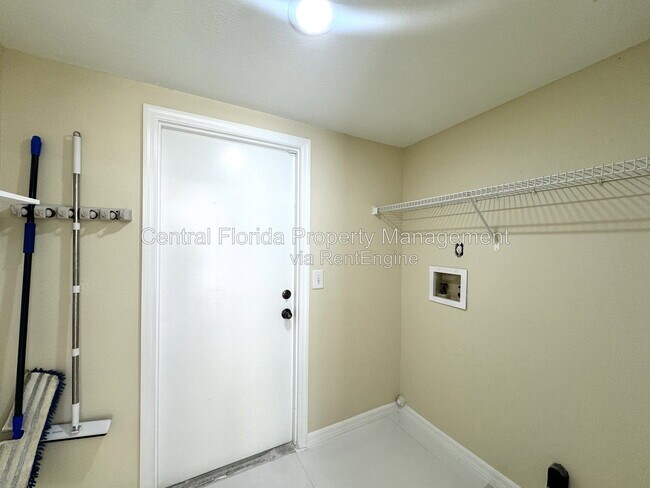 Building Photo - 2985 Viscount Cir