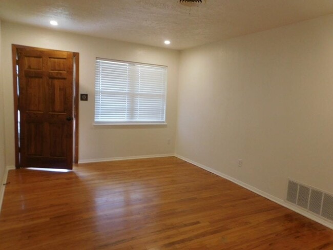 Building Photo - 4229 SE Bedford Dr