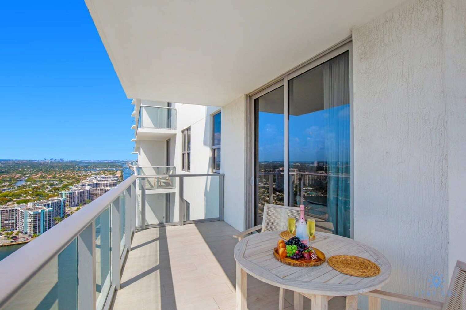 Building Photo - 4010 S Ocean Dr