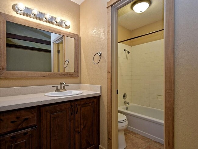 Building Photo - 154 Woodcreek Dr