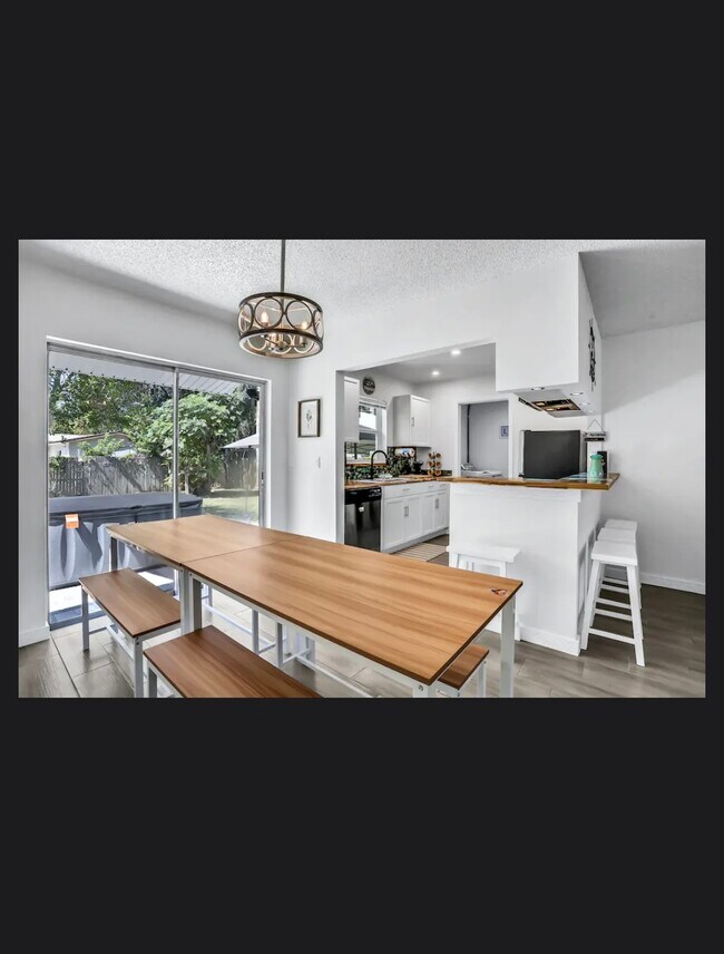 Building Photo - 2142 Mary Sue St