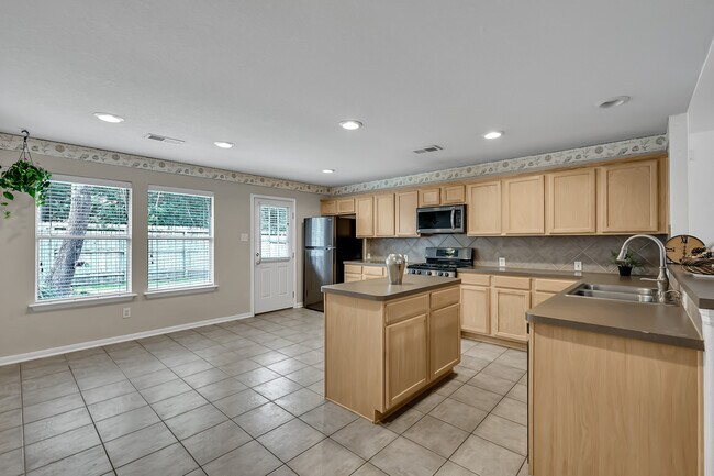 Kitchen - 198 W Misty Dawn Dr