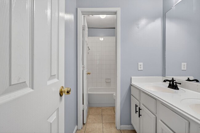 Building Photo - 6706 Portlick Dr