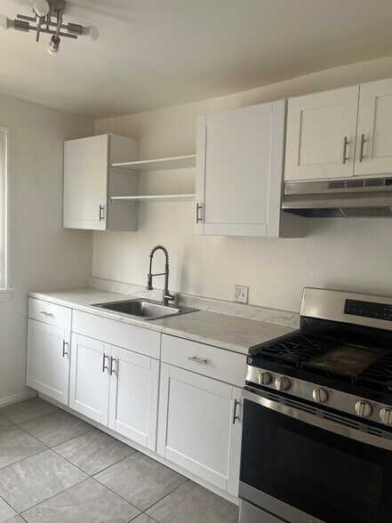 Kitchen - 11327 Littlefield St
